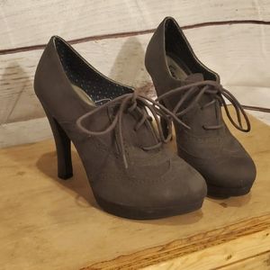 Fioni Brown Suede Laced Heels Sz 10